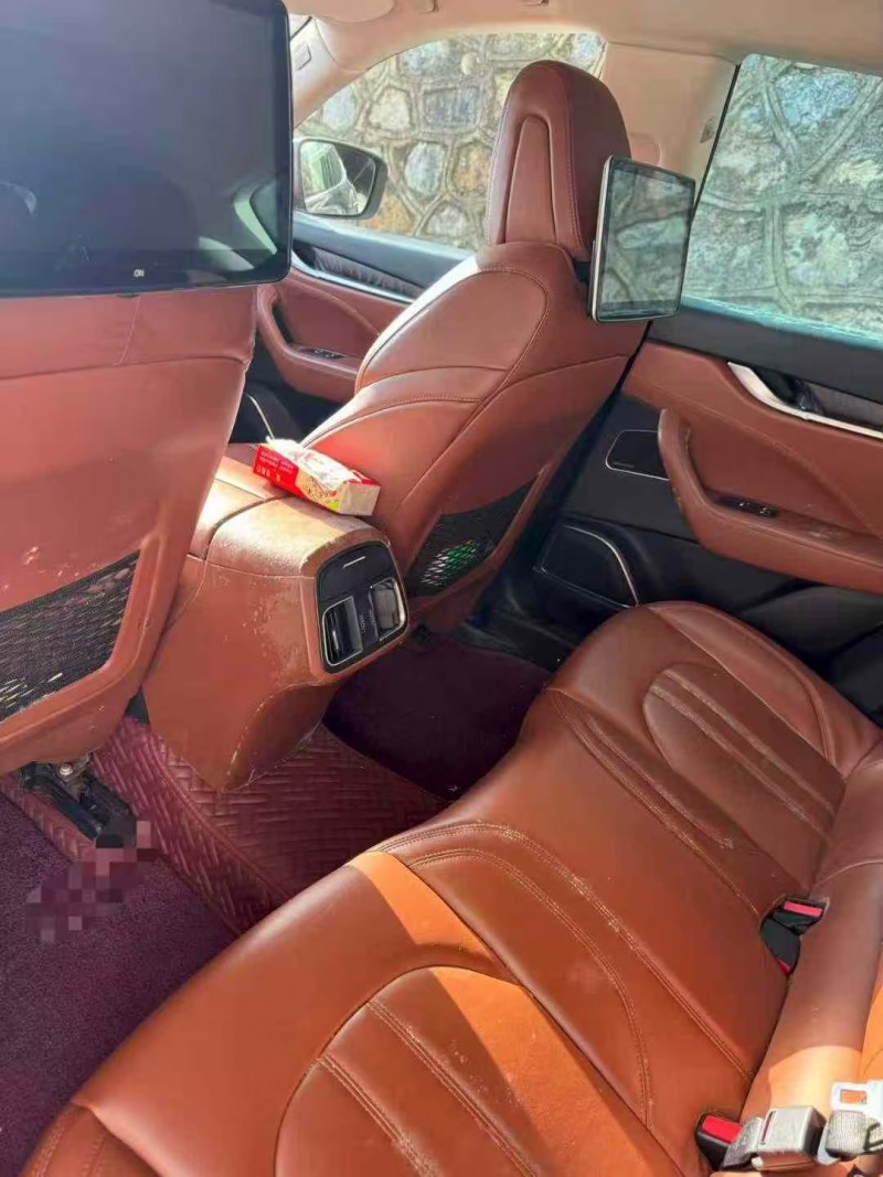 贵阳17年玛莎拉蒂Levante4