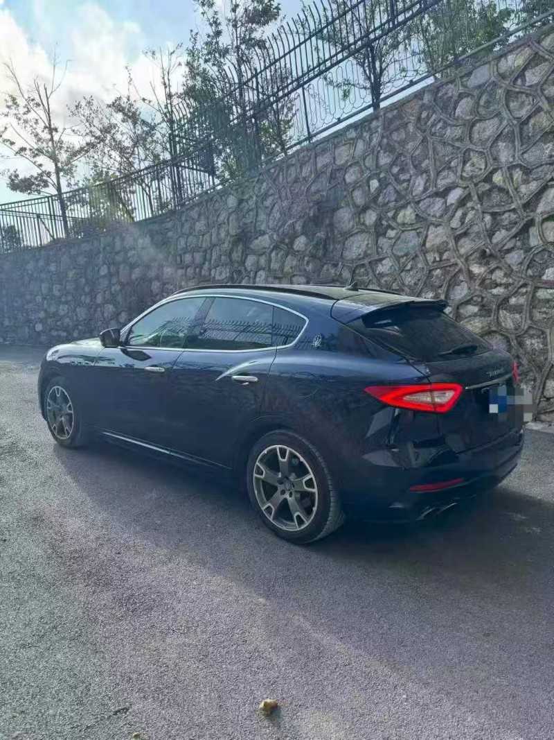 贵阳17年玛莎拉蒂Levante5