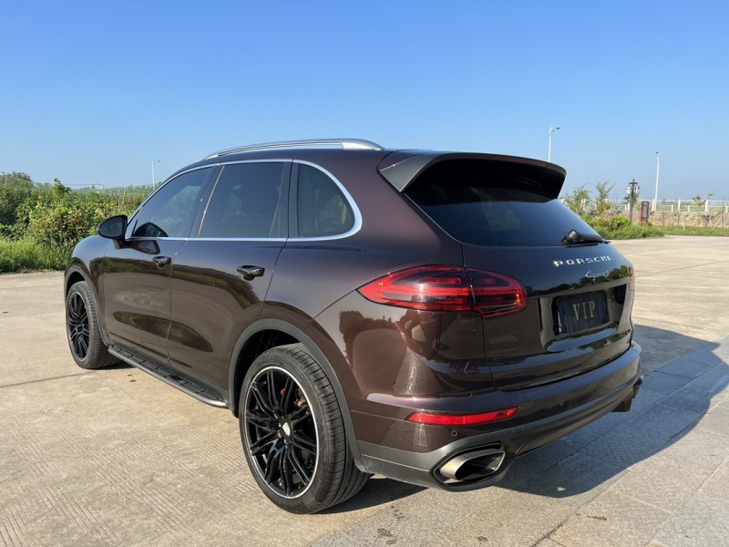 盐城16年保时捷卡宴9