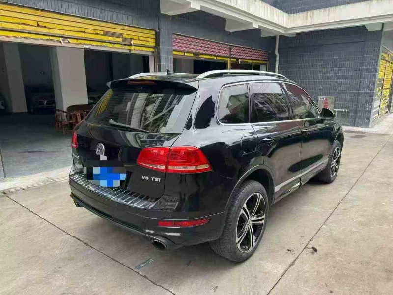 常德15年大众途锐7