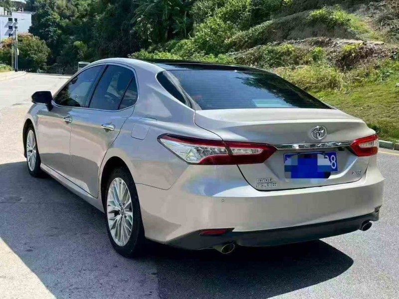 厦门18年丰田凯美瑞8