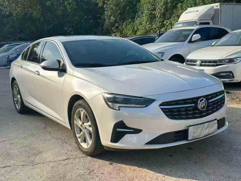 张家界23年别克君威2