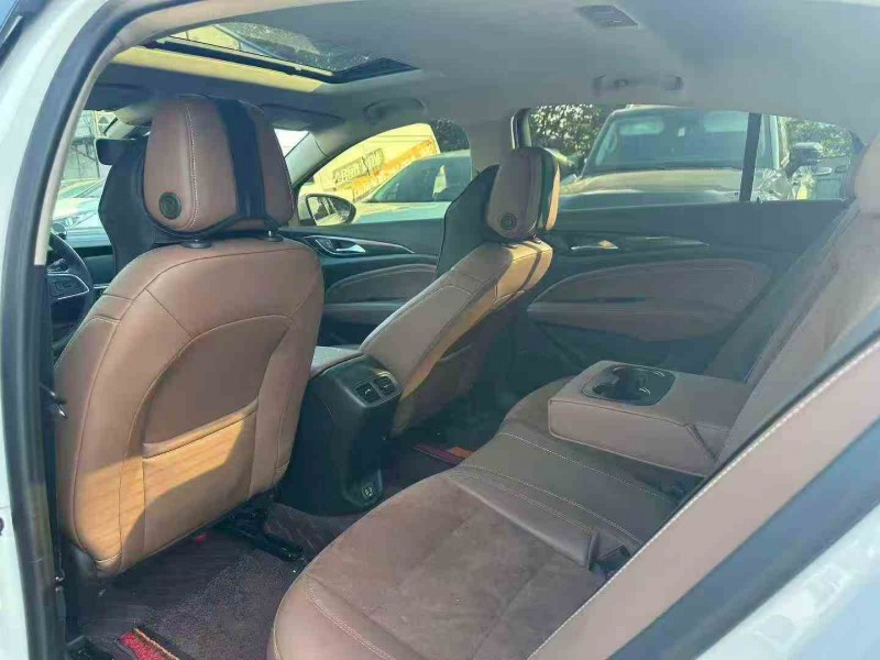 张家界23年别克君威6