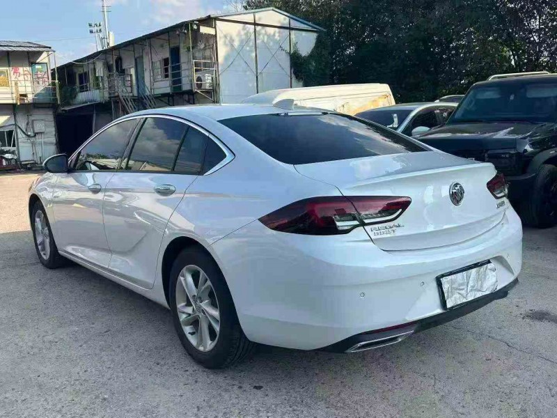 张家界23年别克君威9