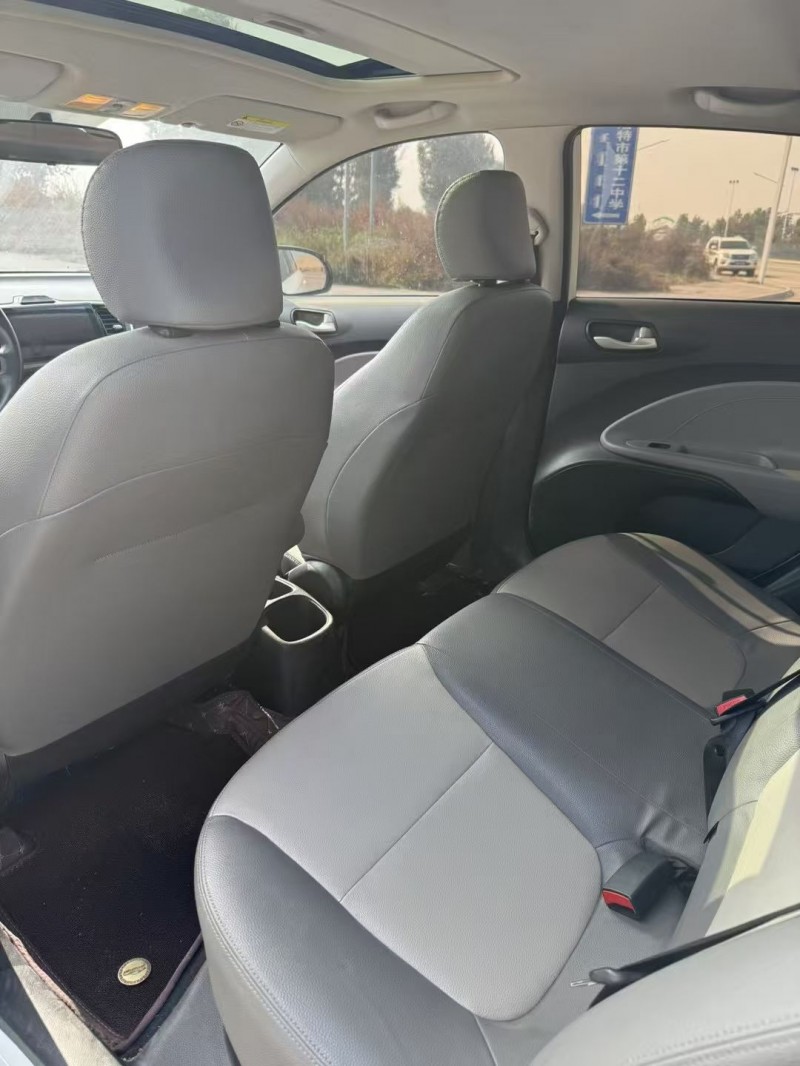 呼和浩特19年起亚焕驰5