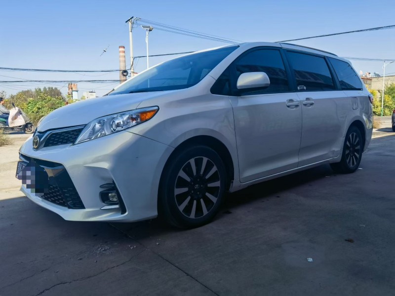 晋中15年丰田塞纳3