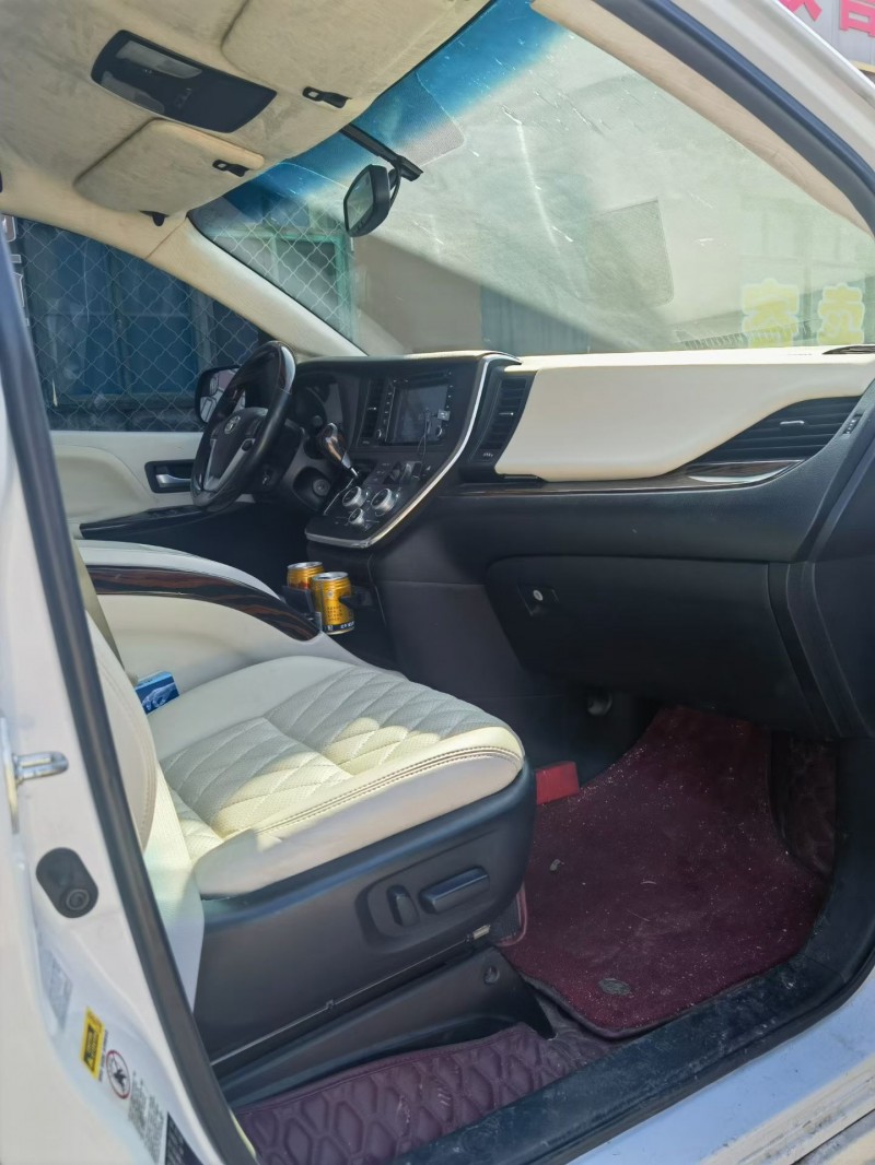 晋中15年丰田塞纳4