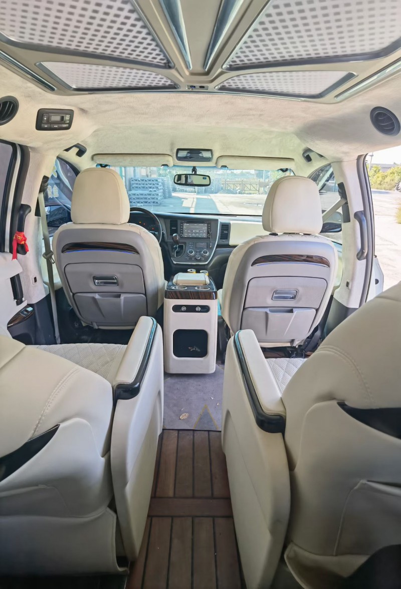 晋中15年丰田塞纳6