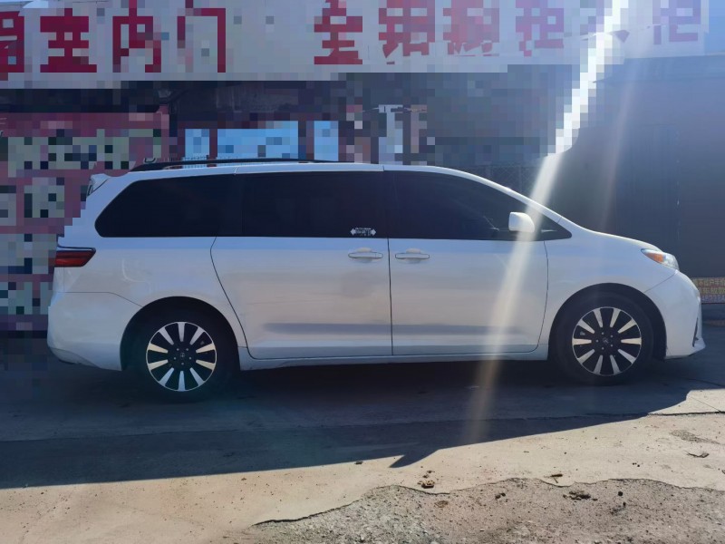 晋中15年丰田塞纳7