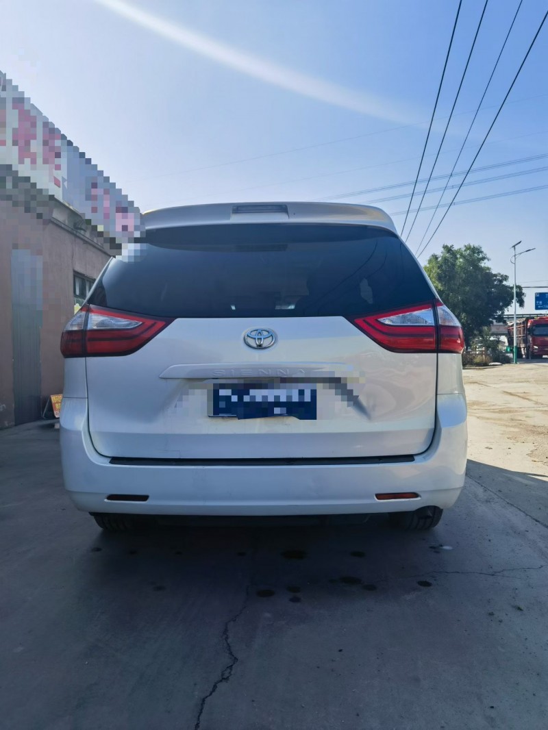 晋中15年丰田塞纳9