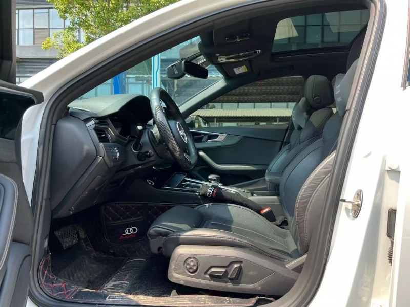 东莞23年奥迪A4L5