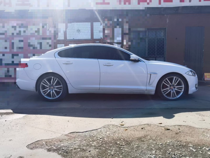 晋中15年捷豹XF8