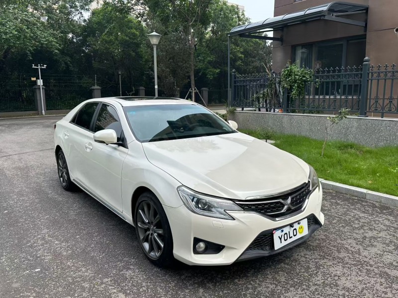 徐州16年丰田锐志3