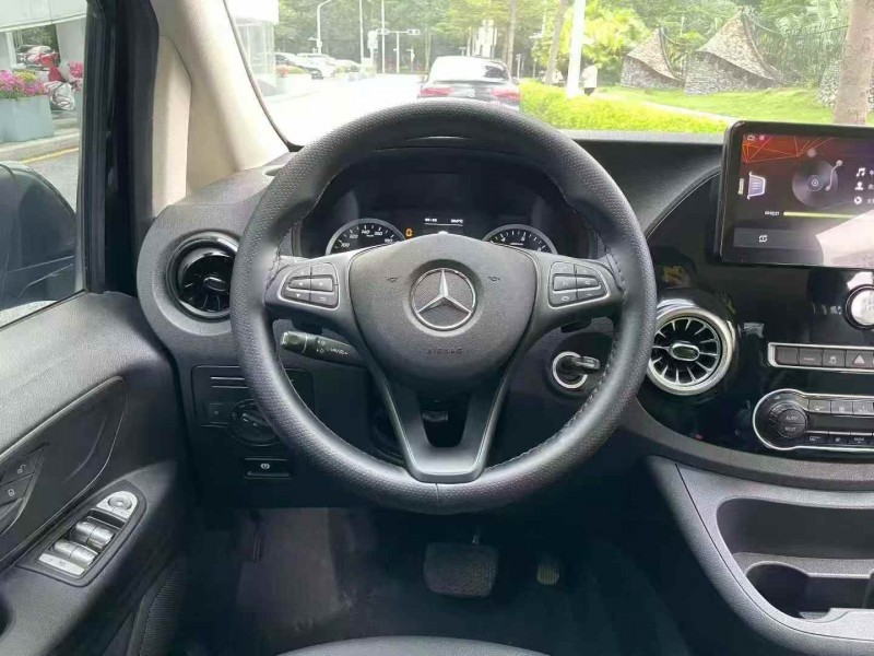 深圳24年奔驰威霆8