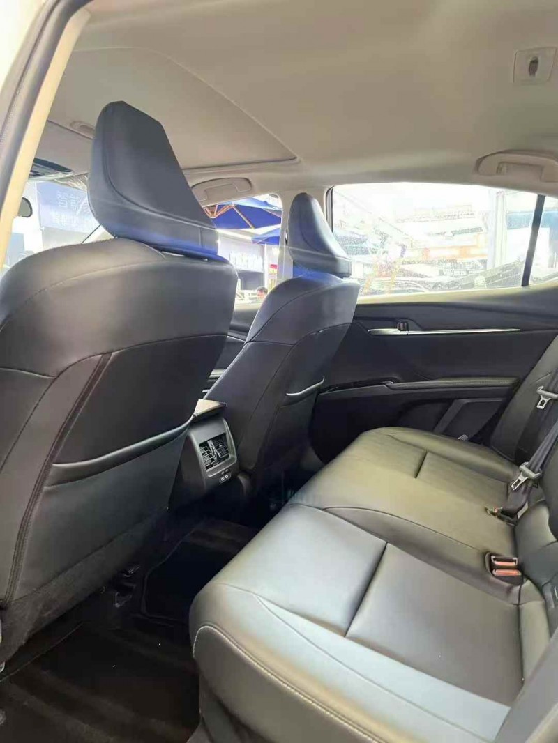 广州25年丰田凯美瑞8