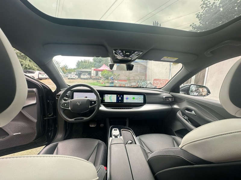 青岛25年极狐汽车阿尔法6