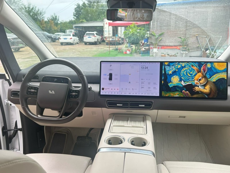 青岛24年理想mega6