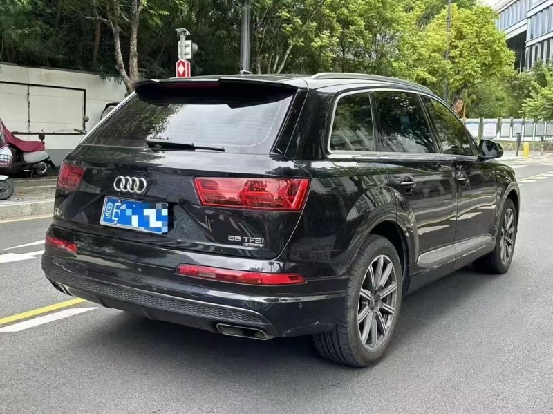 广州19年奥迪Q78