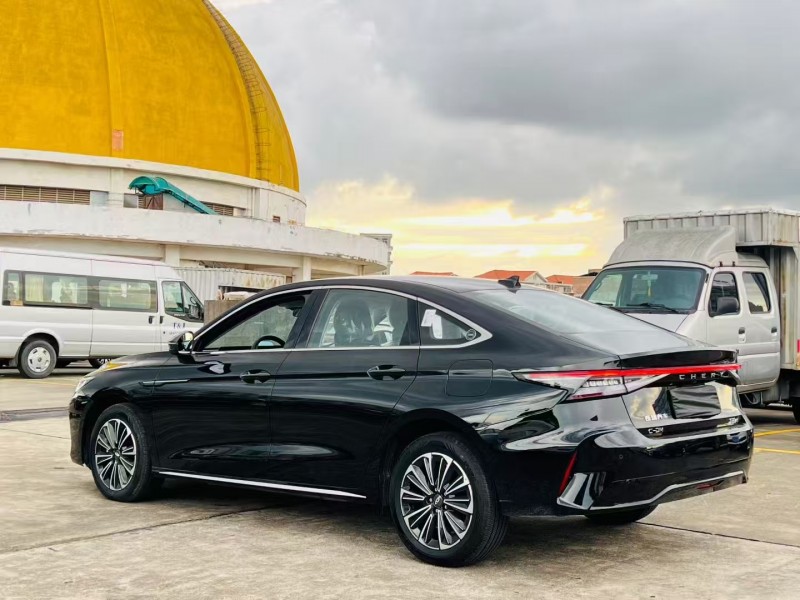 东莞25年奇瑞风云7