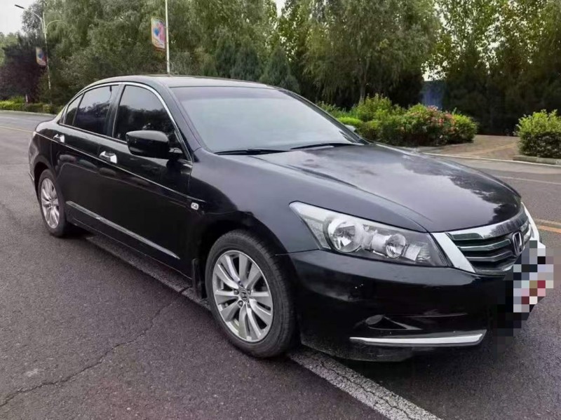 晋中13年本田雅阁2