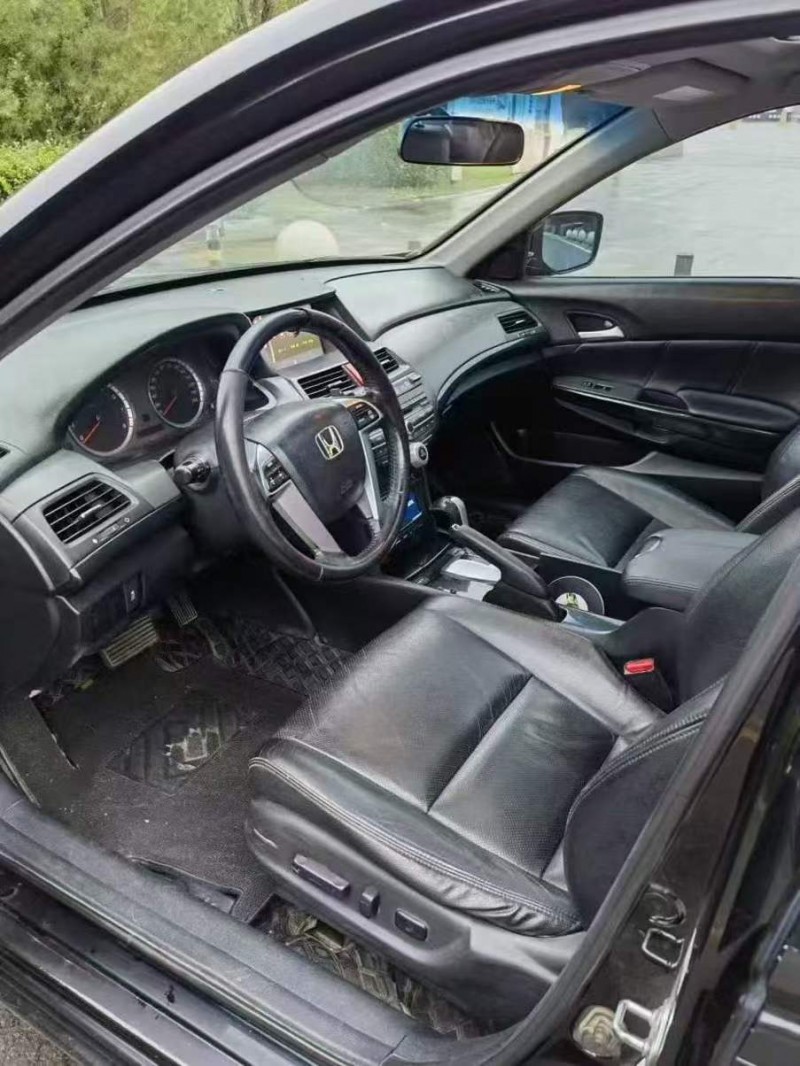 晋中13年本田雅阁4