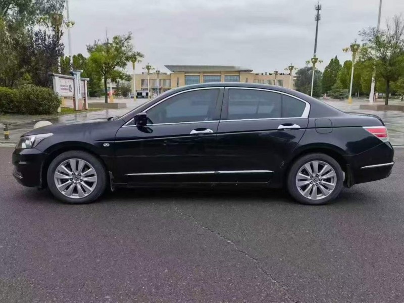 晋中13年本田雅阁8