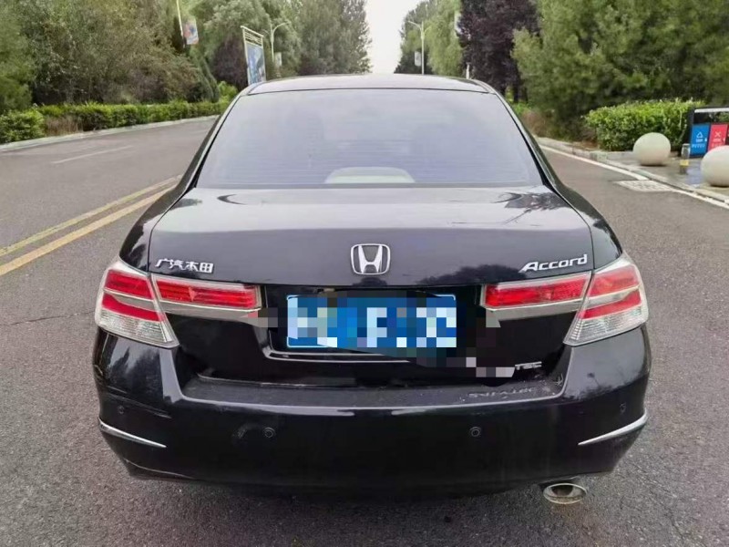 晋中13年本田雅阁9