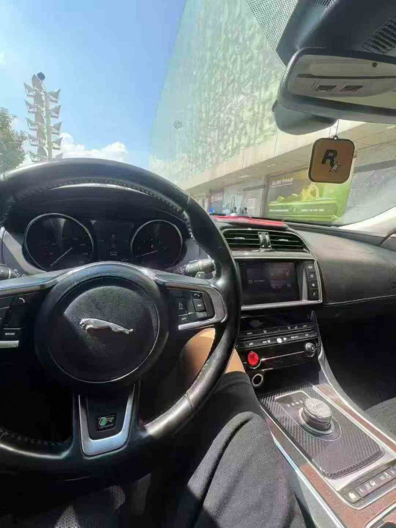 张家界17年捷豹XE4