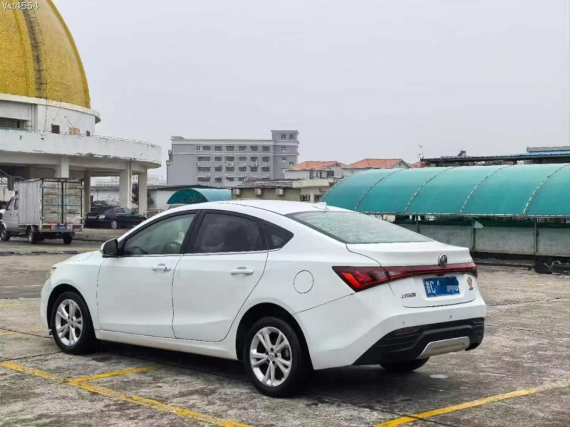 东莞17年名爵锐行7