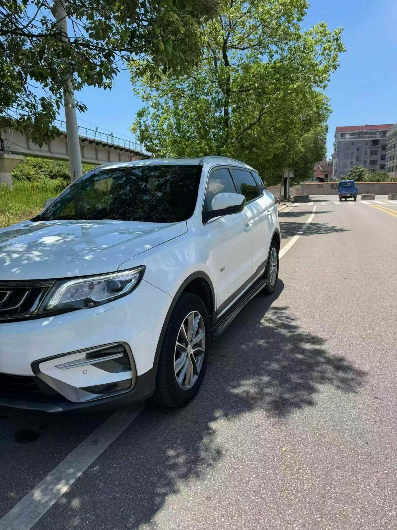 常德19年吉利博越3