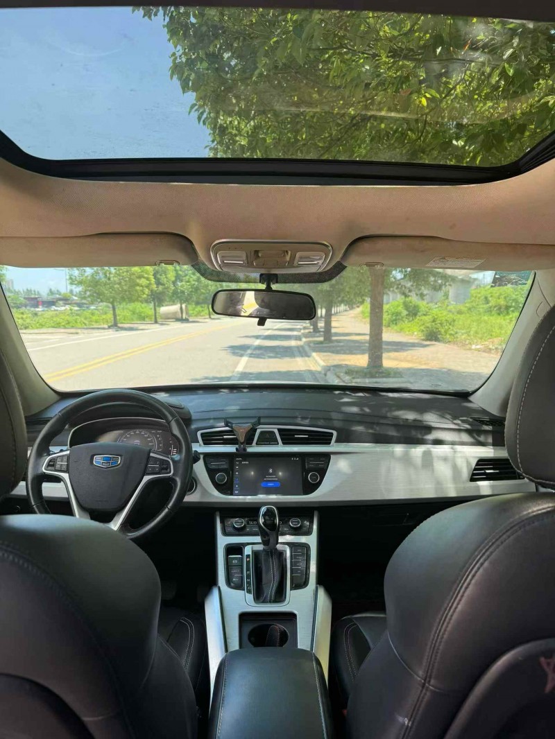 常德19年吉利博越4