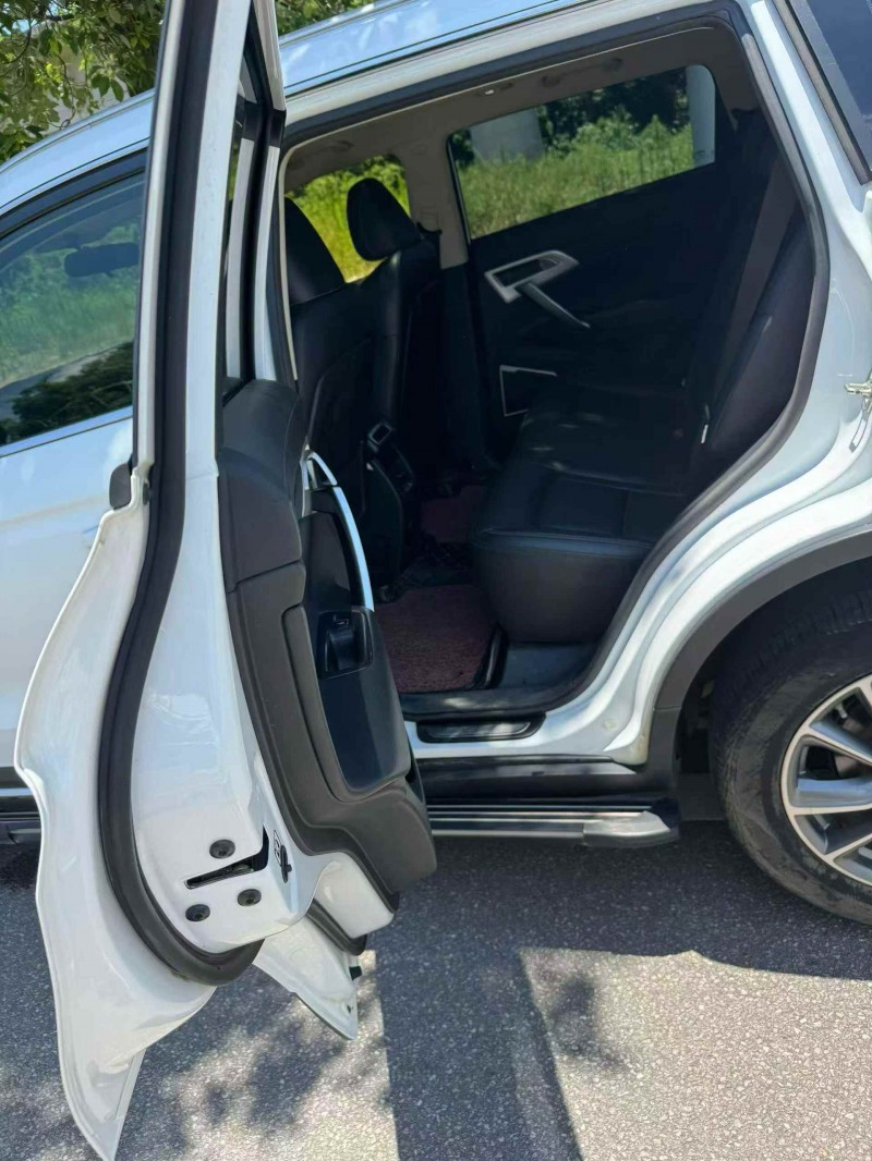 常德19年吉利博越6