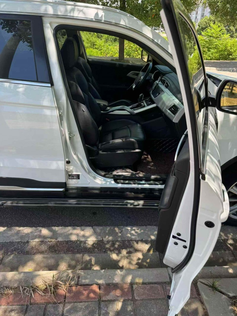 常德19年吉利博越7