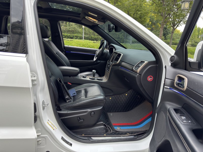 盐城15年Jeep大切诺基9