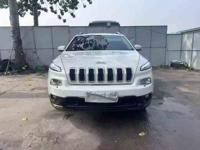 青岛15年Jeep自由光1