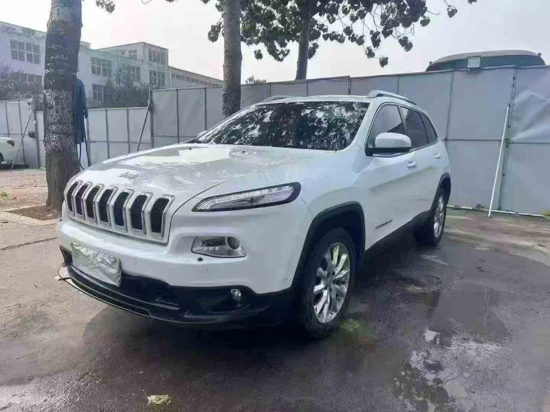 青岛15年Jeep自由光3