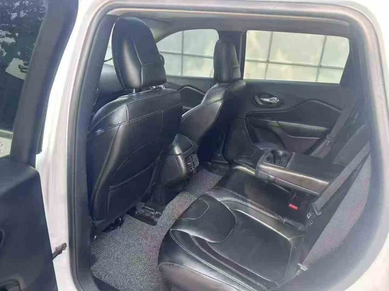 青岛15年Jeep自由光6