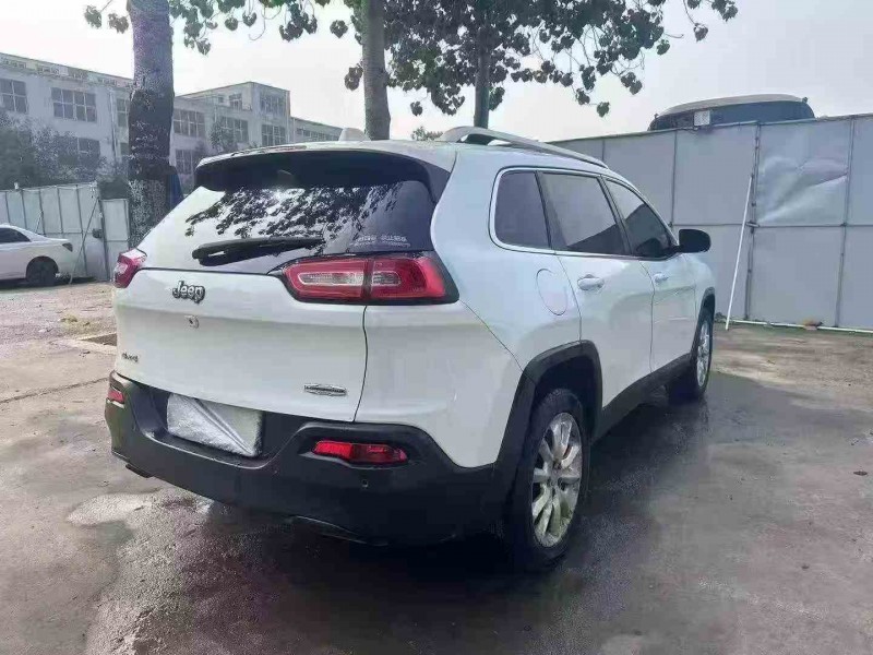 青岛15年Jeep自由光8