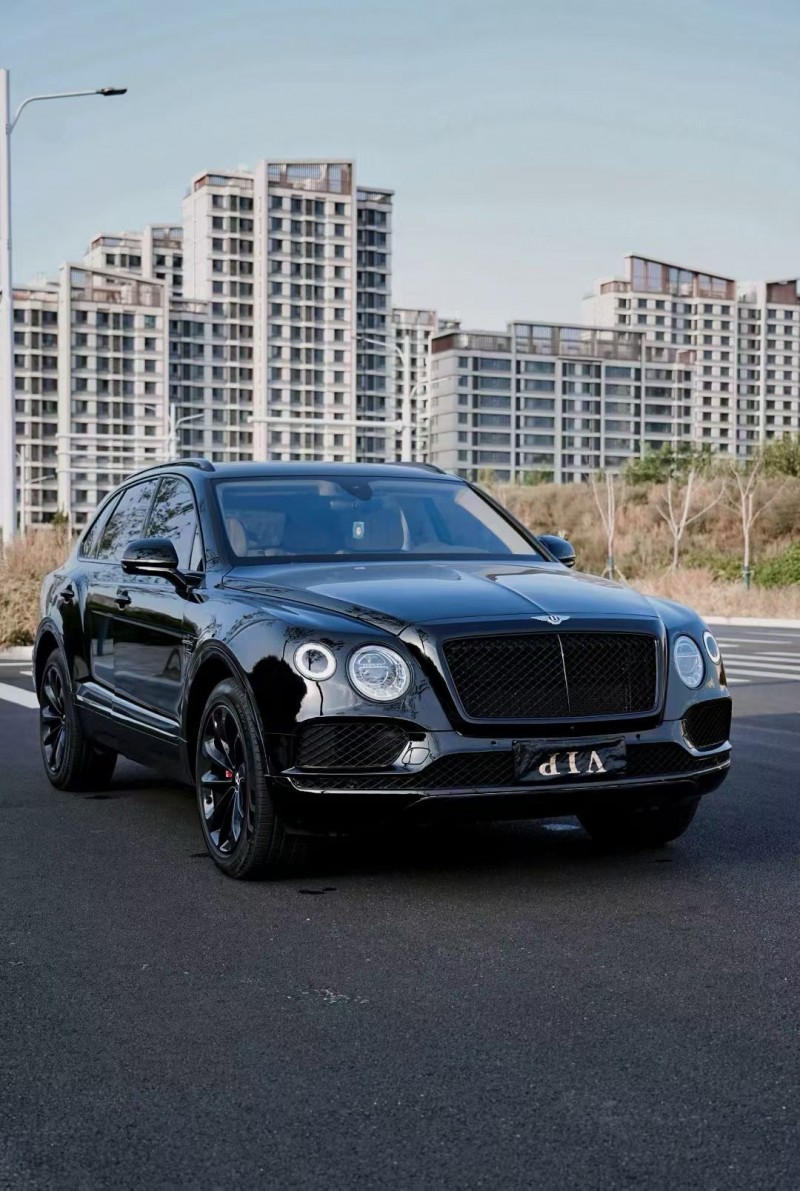 潍坊18年宾利添越2