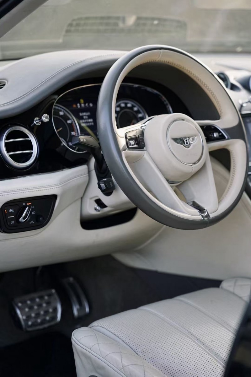 潍坊18年宾利添越6