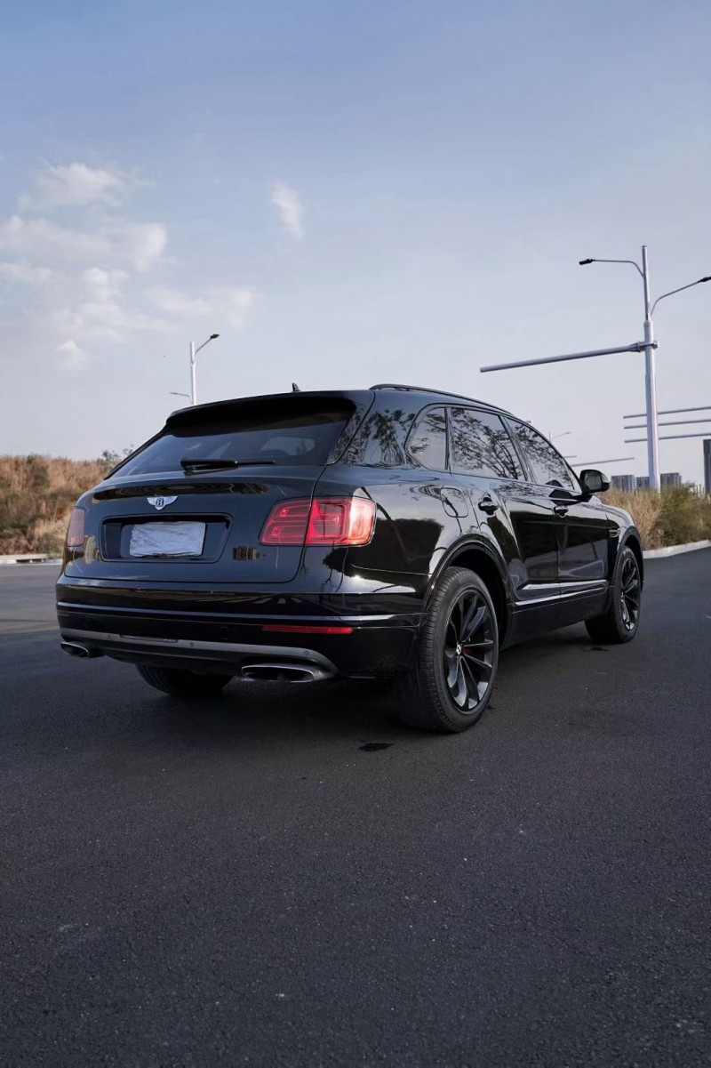 潍坊18年宾利添越8