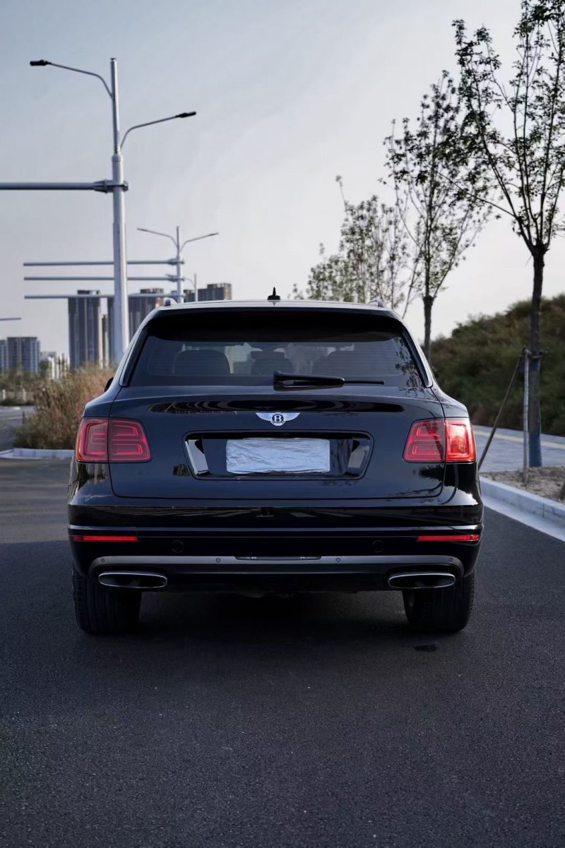 潍坊18年宾利添越9