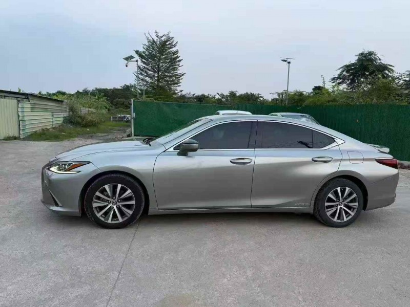 珠海20年雷克萨斯ES7