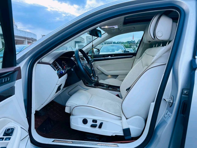 东莞17年大众辉昂4