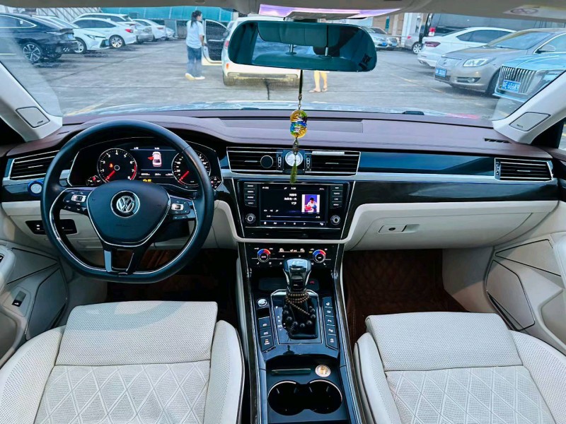 东莞17年大众辉昂6