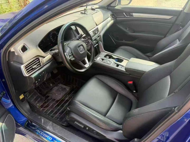 深圳22年本田雅阁7