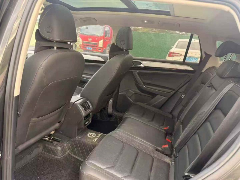 珠海20年大众探岳8