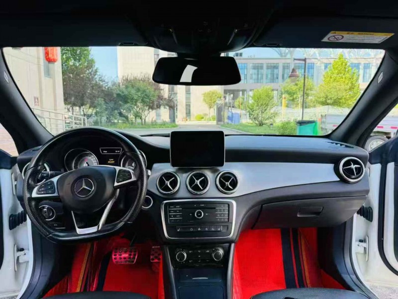 青岛16年奔驰CLA5