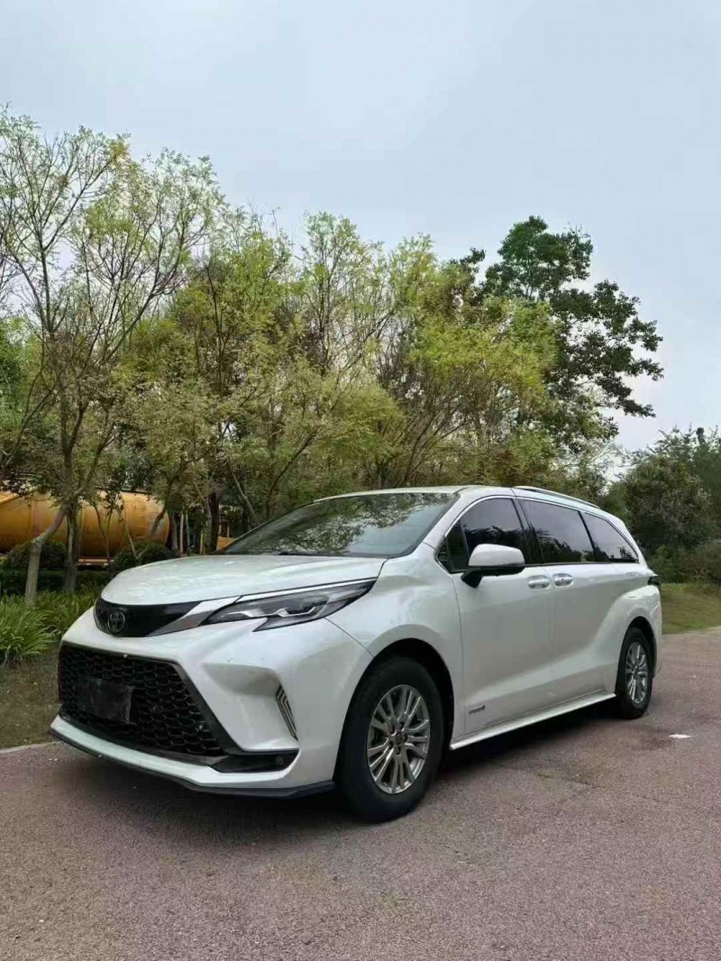 东营22年丰田塞纳2