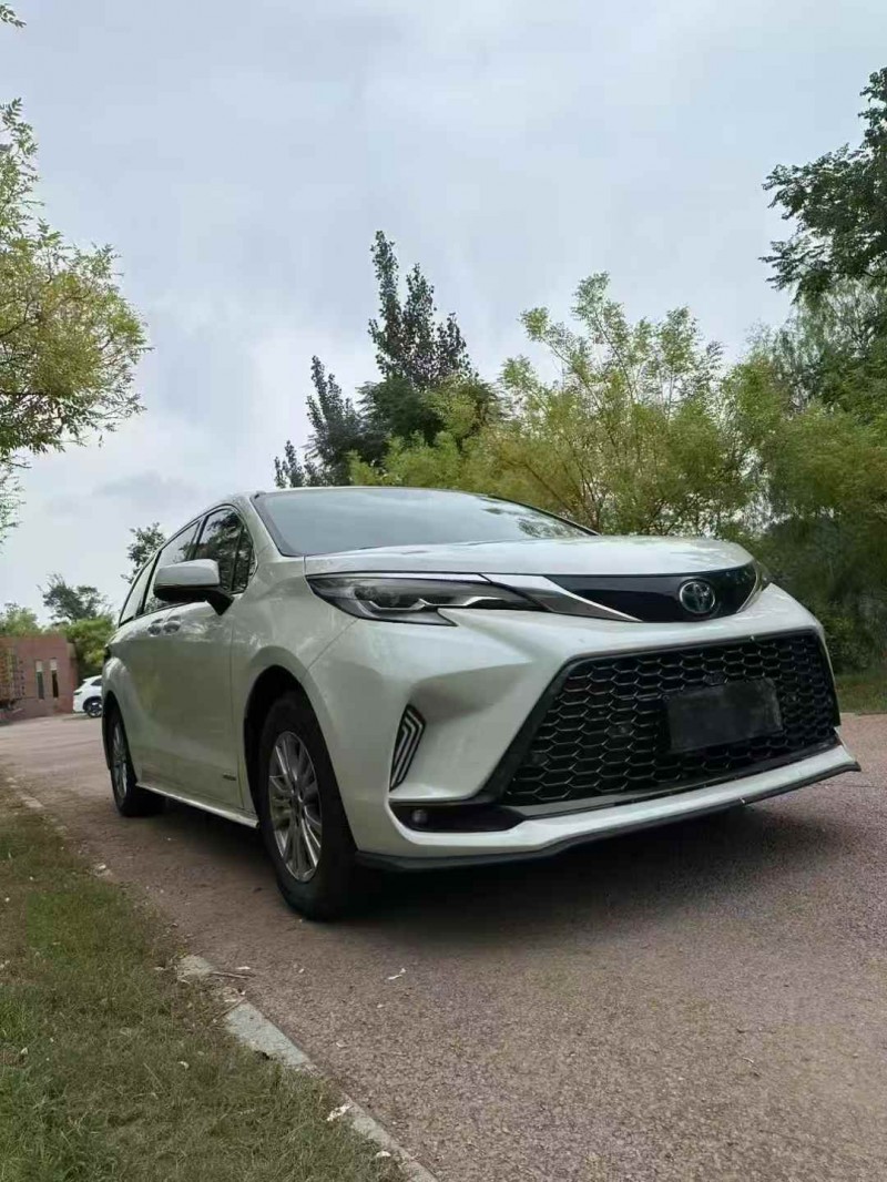 东营22年丰田塞纳3